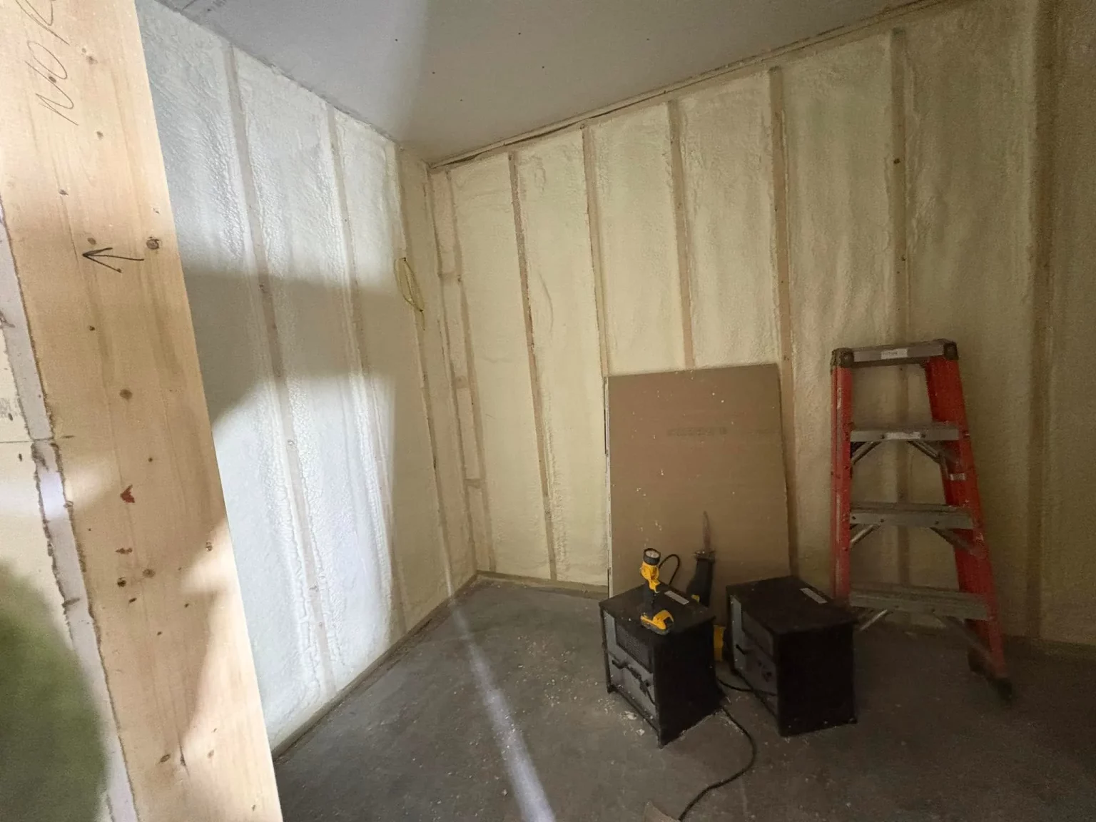 Understanding Closed Cell Spray Foam R-Value and Material Structure